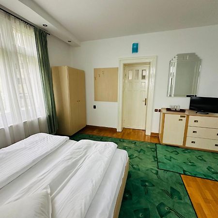 Rapsodia Sinaia Bed & Breakfast エクステリア 写真