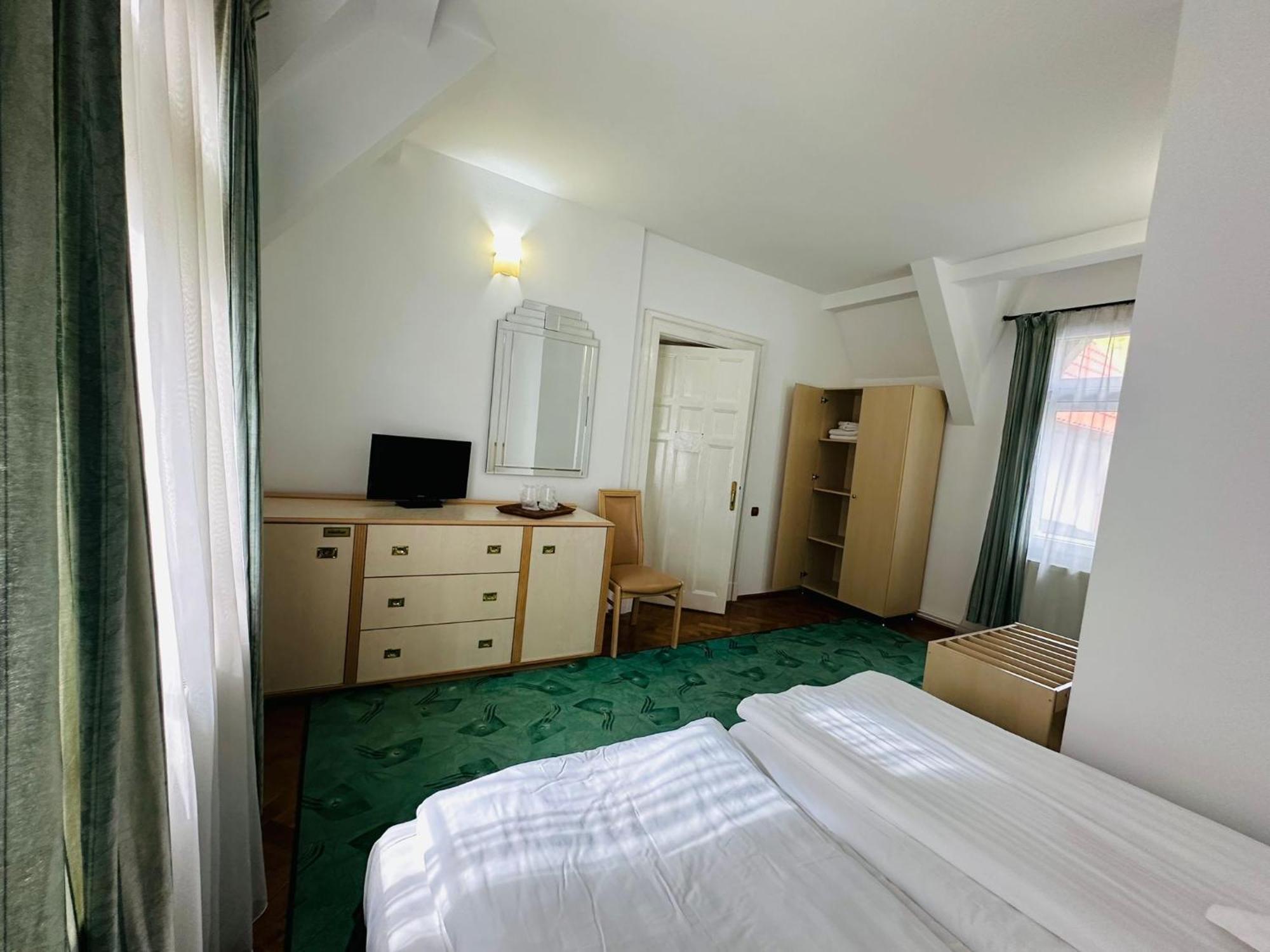 Rapsodia Sinaia Bed & Breakfast エクステリア 写真