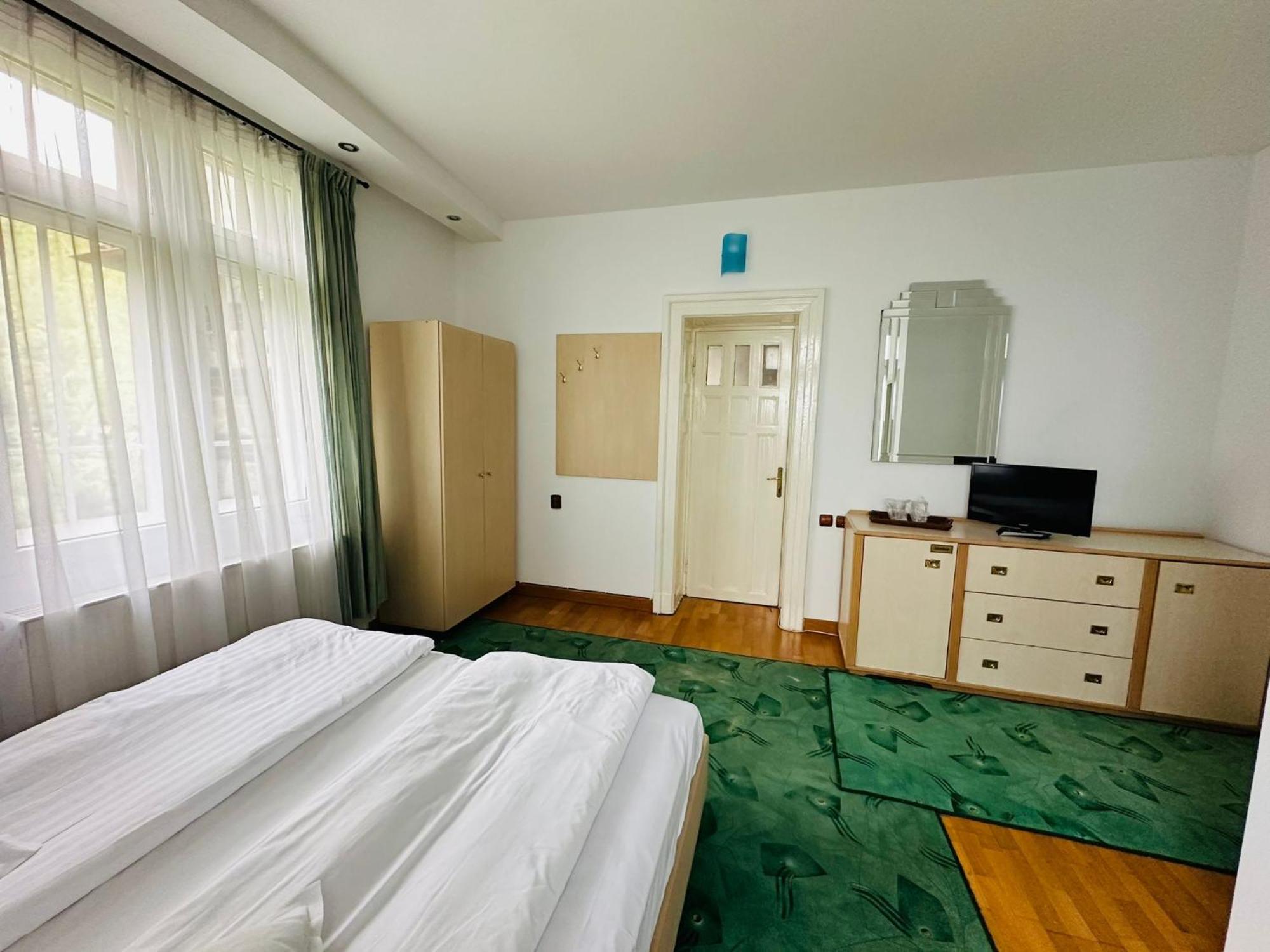 Rapsodia Sinaia Bed & Breakfast エクステリア 写真