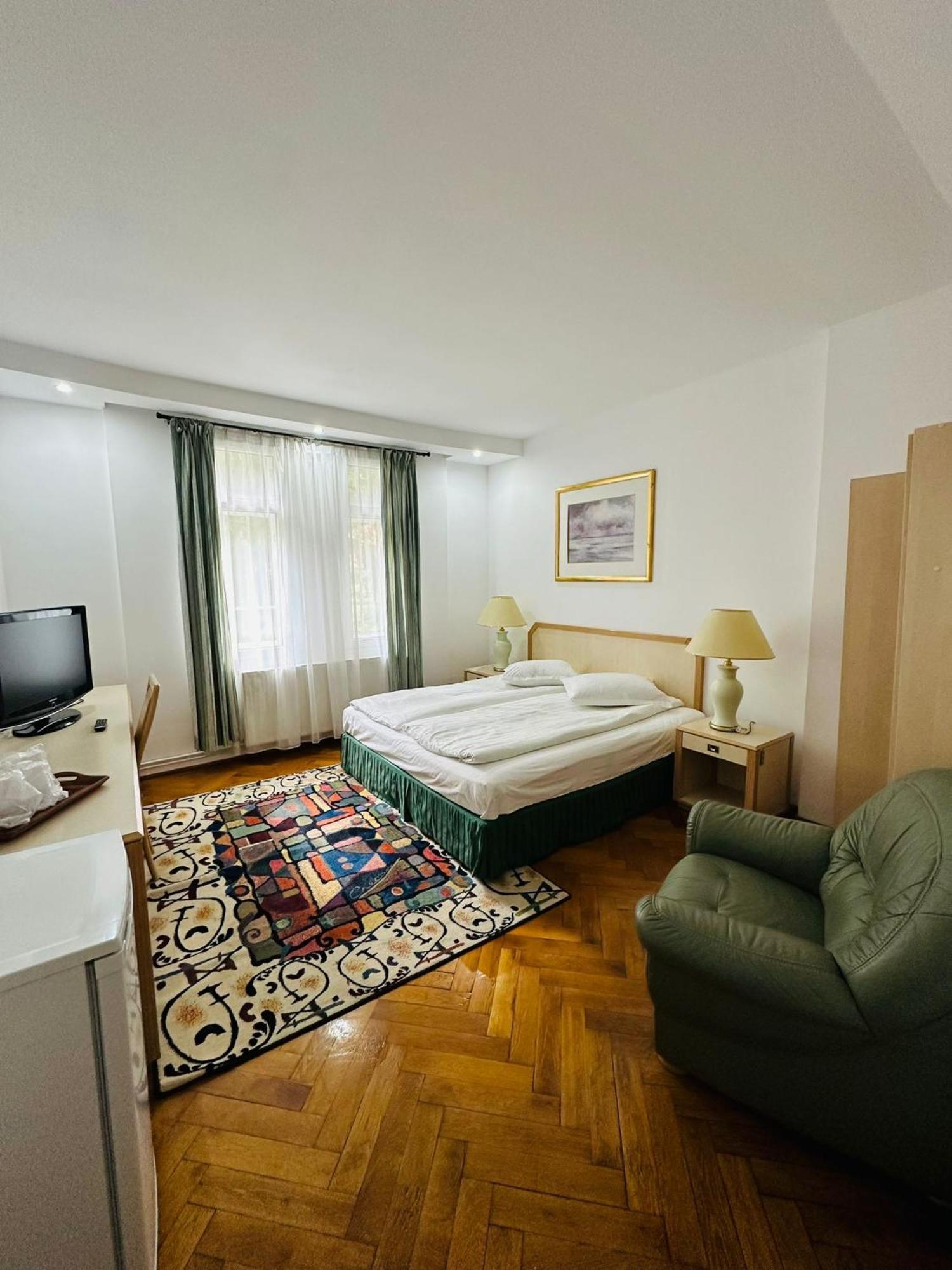 Rapsodia Sinaia Bed & Breakfast エクステリア 写真