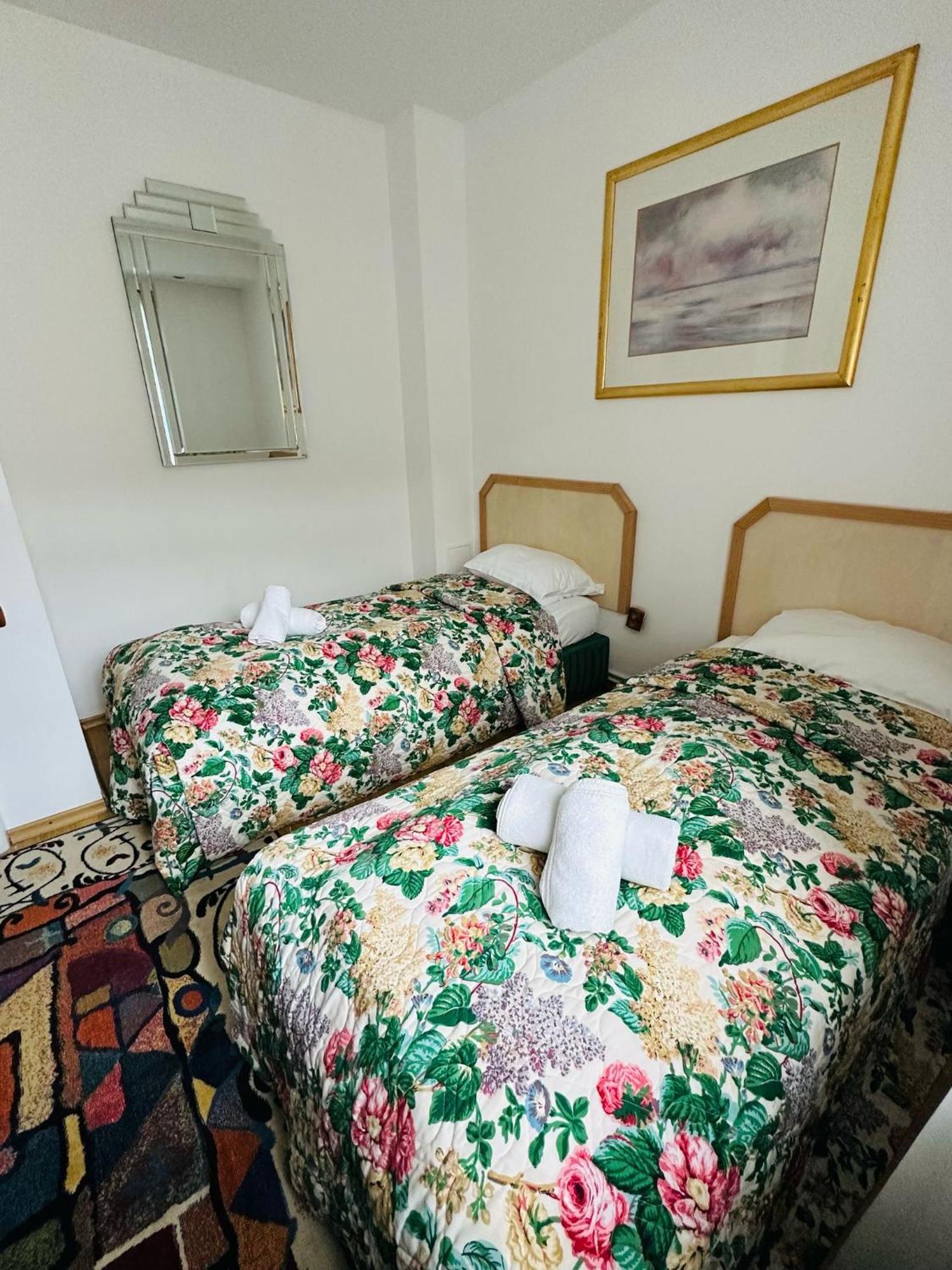 Rapsodia Sinaia Bed & Breakfast エクステリア 写真