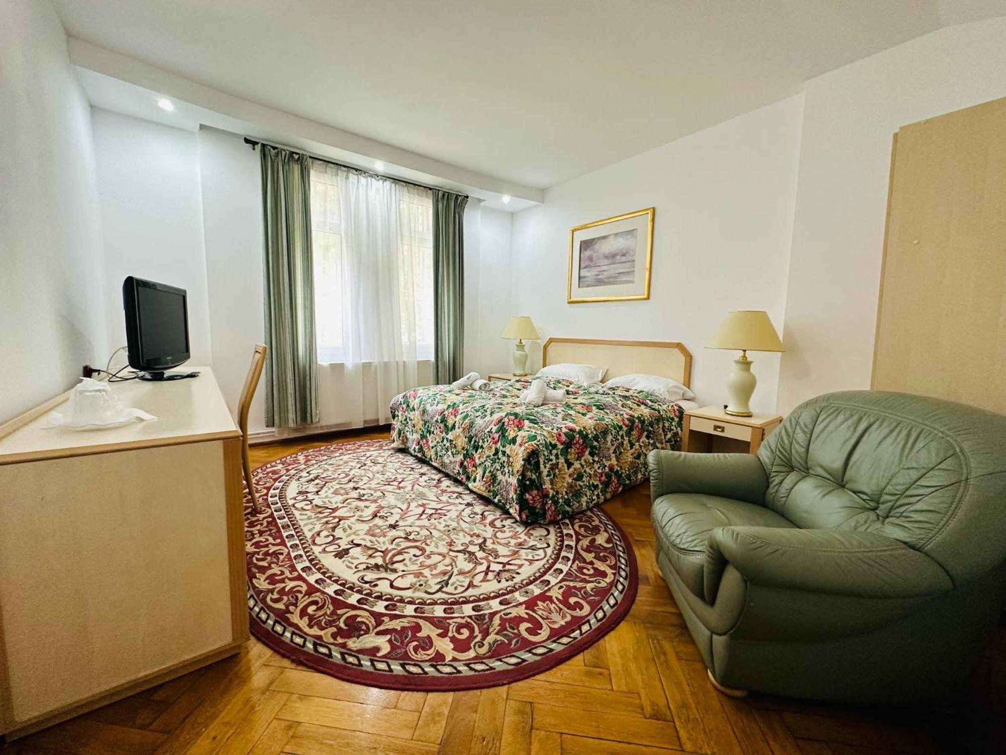 Rapsodia Sinaia Bed & Breakfast エクステリア 写真