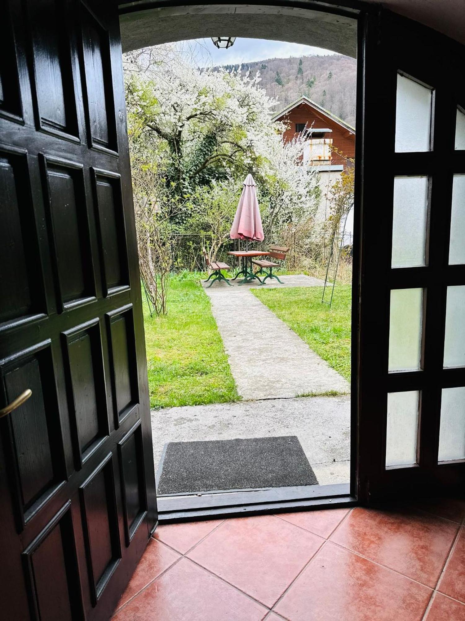 Rapsodia Sinaia Bed & Breakfast エクステリア 写真