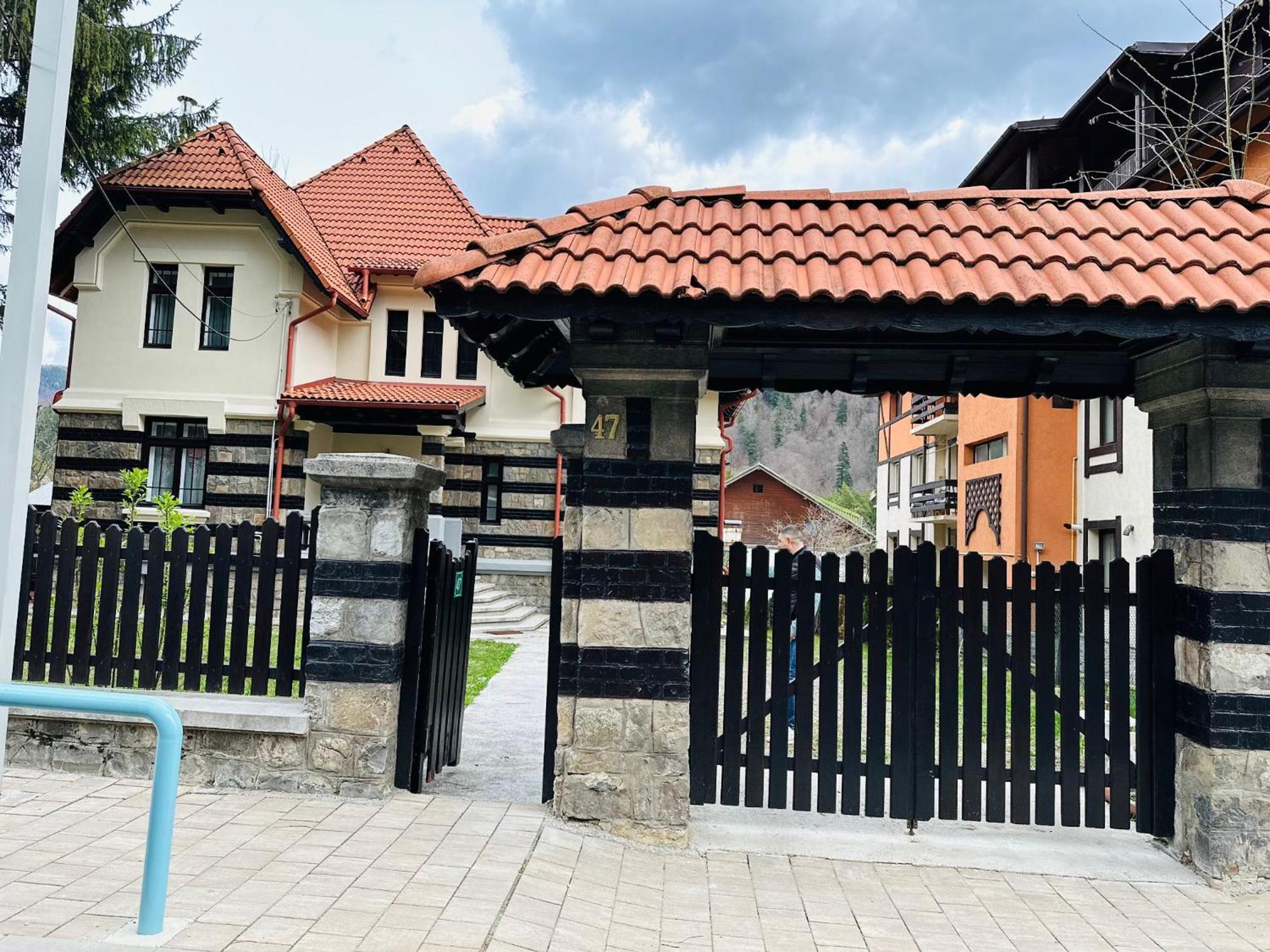 Rapsodia Sinaia Bed & Breakfast エクステリア 写真