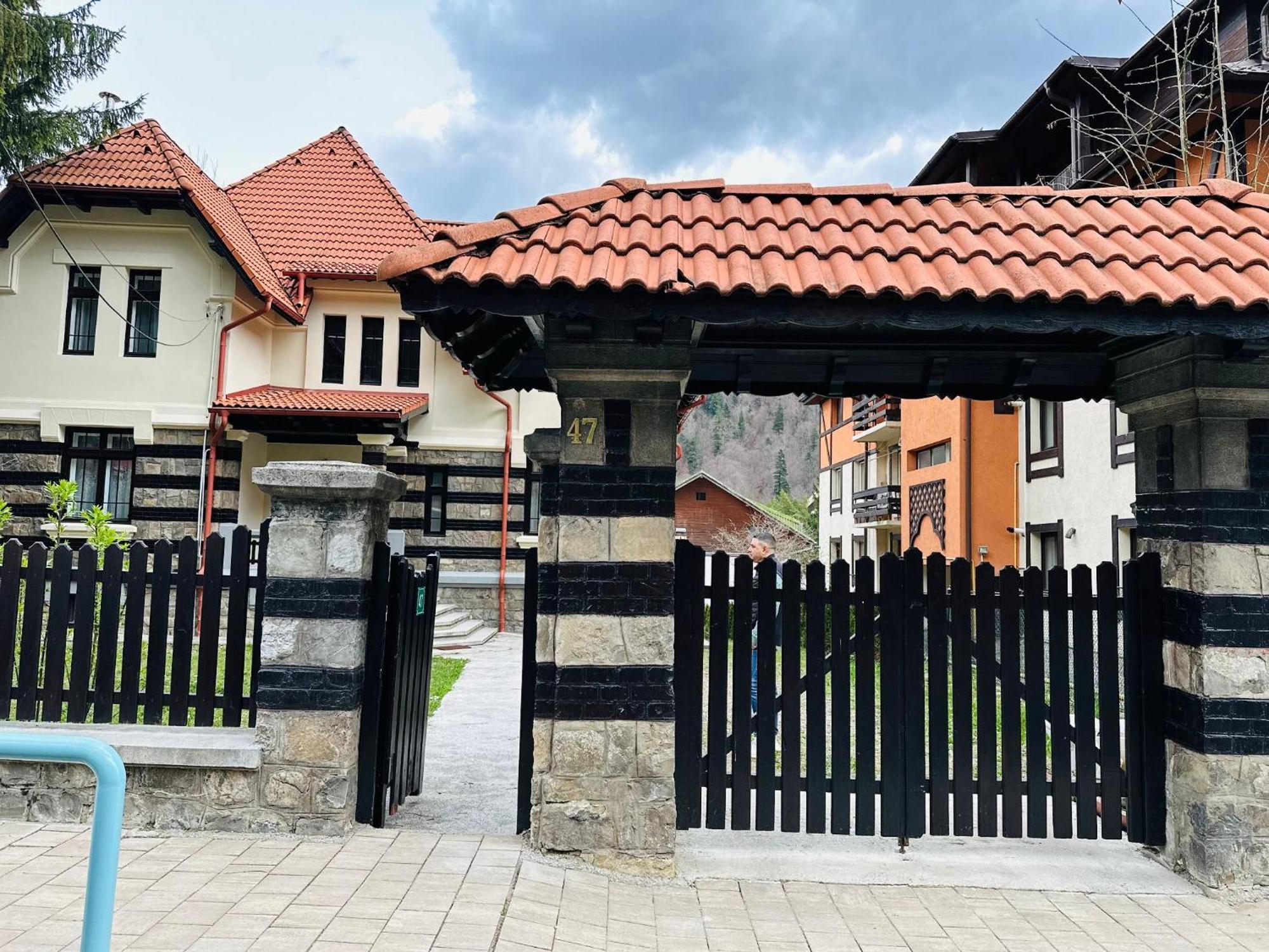 Rapsodia Sinaia Bed & Breakfast エクステリア 写真